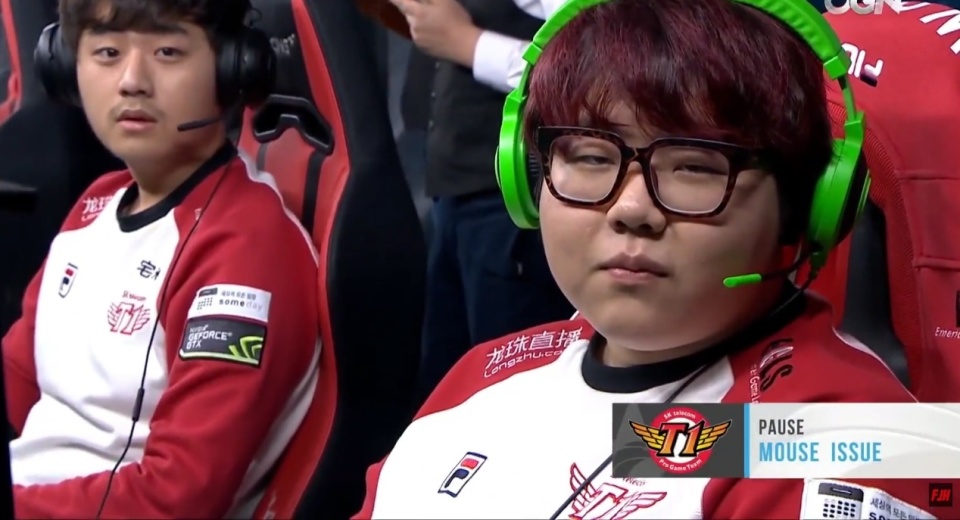 脚前脚后！格林对奥利尼克犯规六犯离场 后者25秒后同样六犯离场.