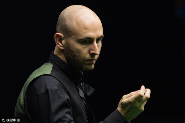 NBA媒体透露：詹姆斯今夏可能拒绝执行下赛季的球员选项合同，准备和湖人签订新合同.