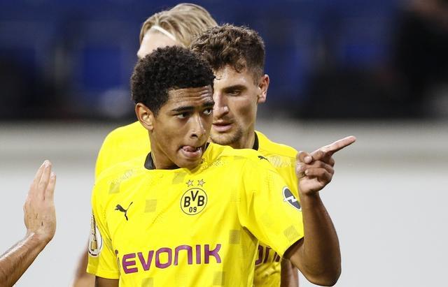 Generation Gaming 宣布 2025 赛季制服： Black 作为主色，配以 White 和黄色点缀在 Arms 上;