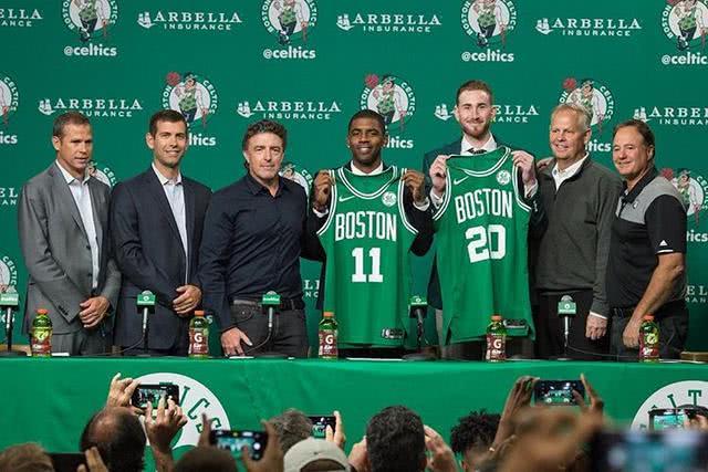 他在高持球 他在高持球